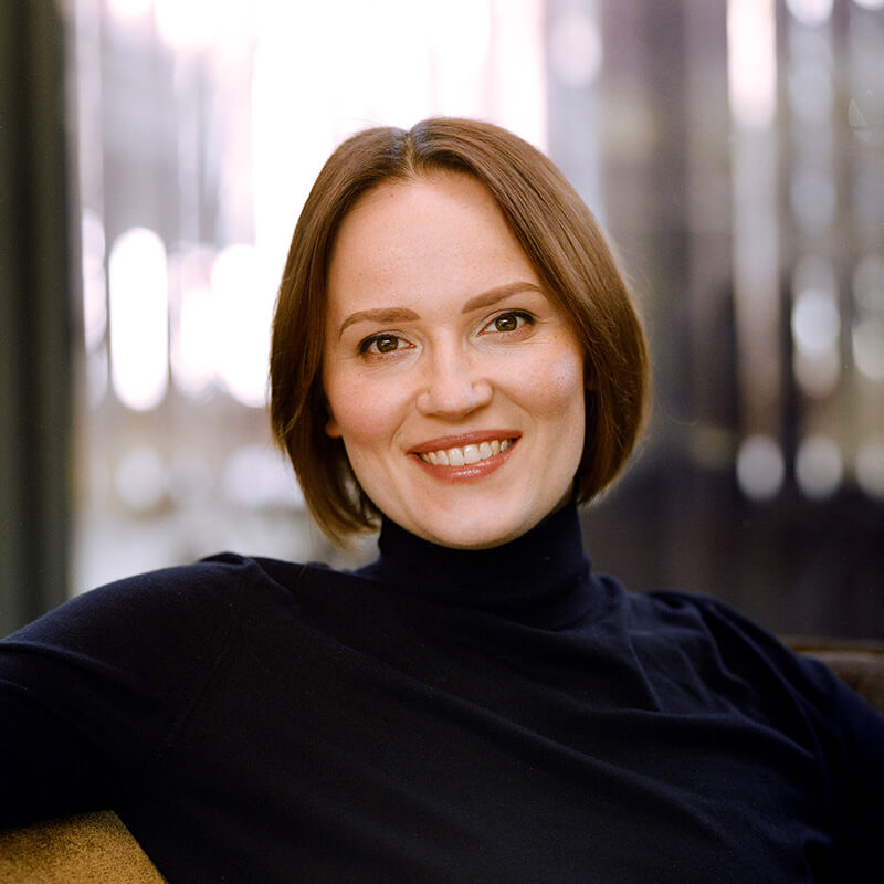 Veronica Roth author photo